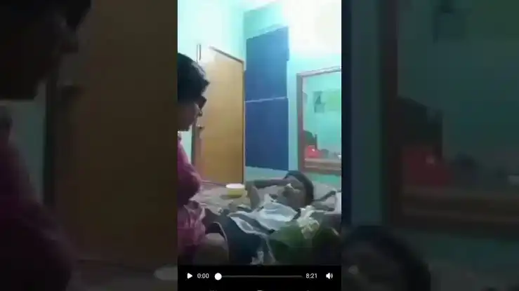 মা ও ছেলের অঙ্গভঙ্গির ভিডিও আলোচনার কেন্দ্রবিন্দুতে নেট দুনিয়ায়!